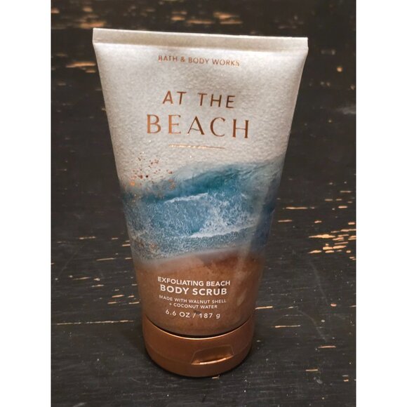 Bath & Body Works At The Beach Exfoliating Body Scrub 6.6 Oz Coconut Water - Picture 1 of 2